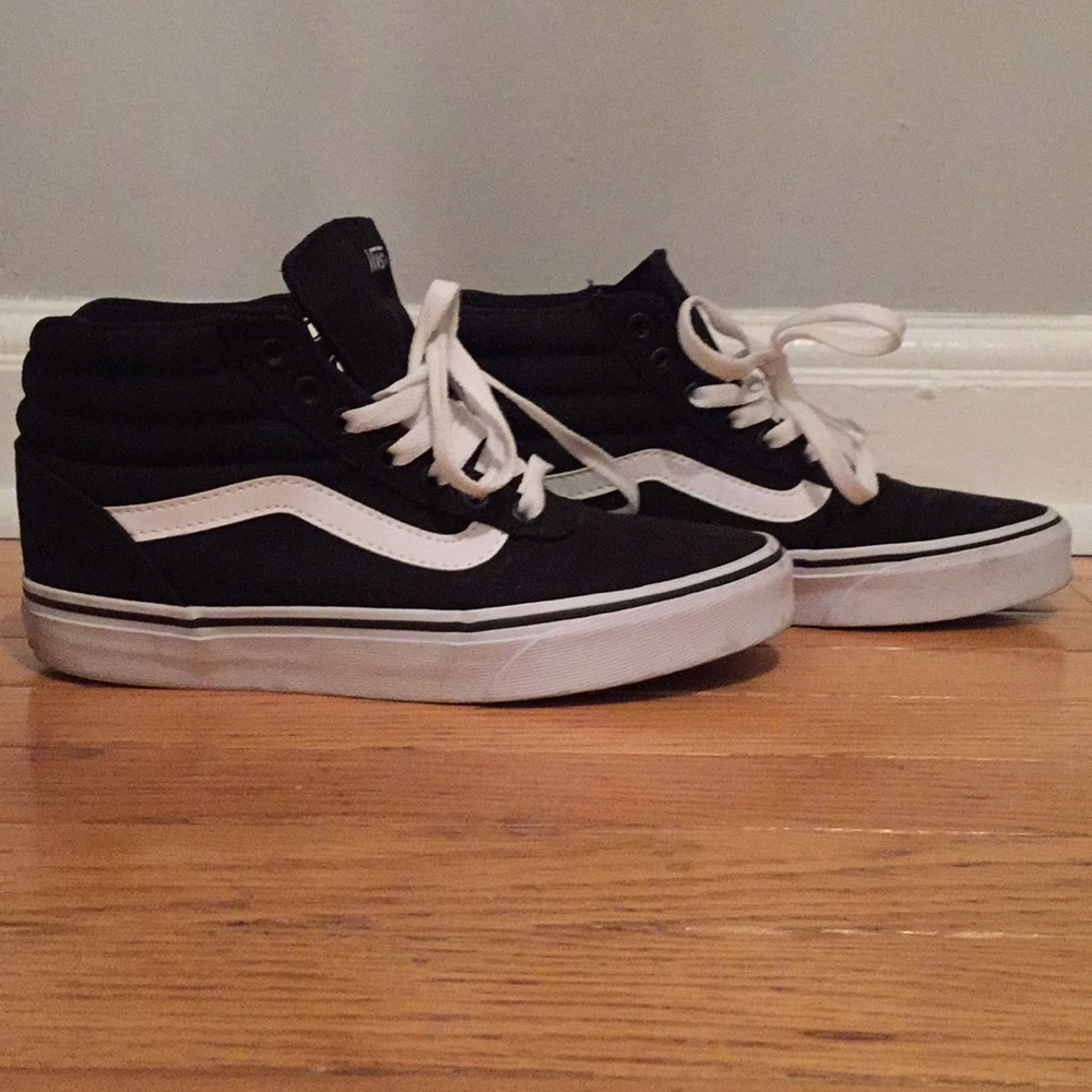 BRAND NEW VANS black and white hightop